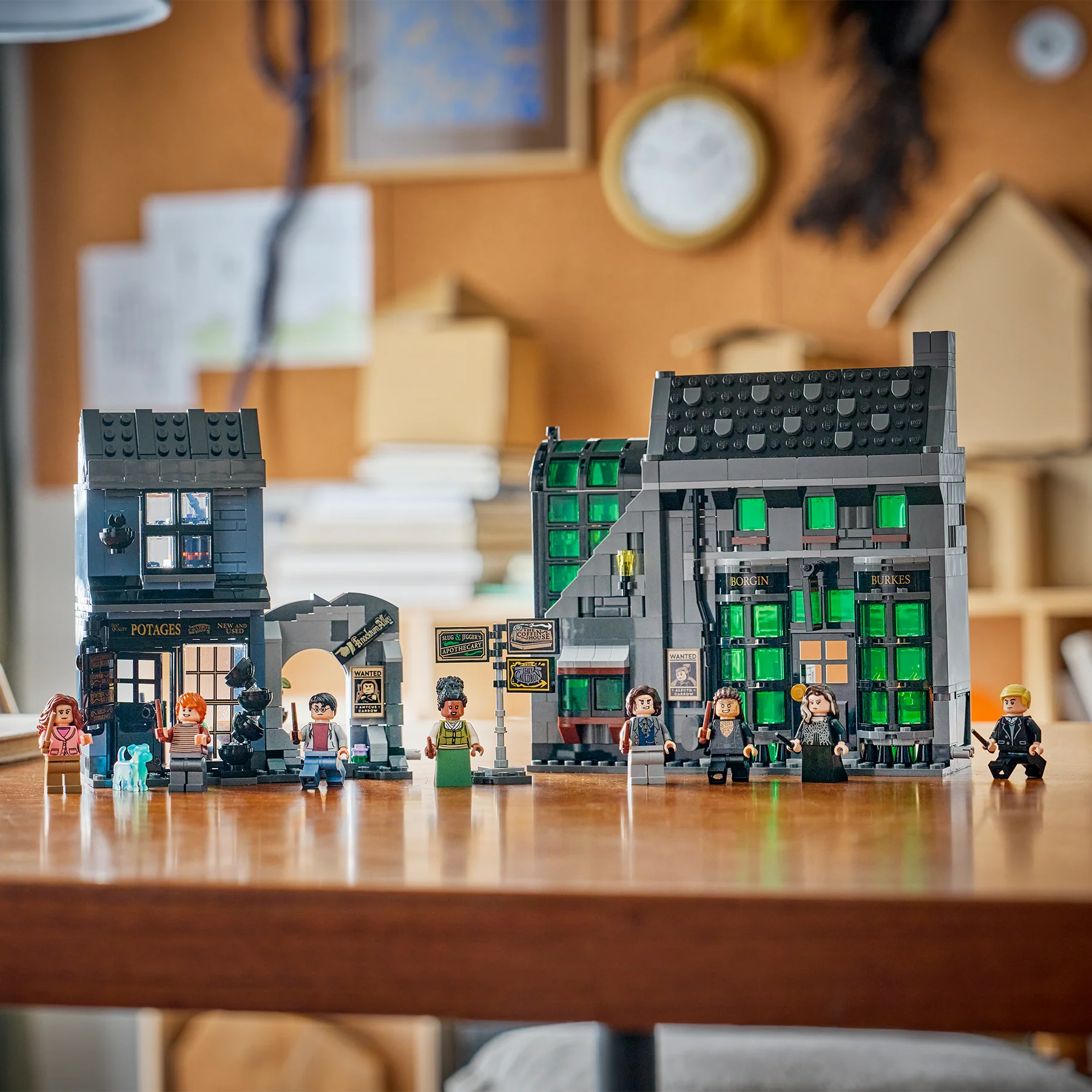 Knockturn Alley Wizarding Shops LEGO - Image 4