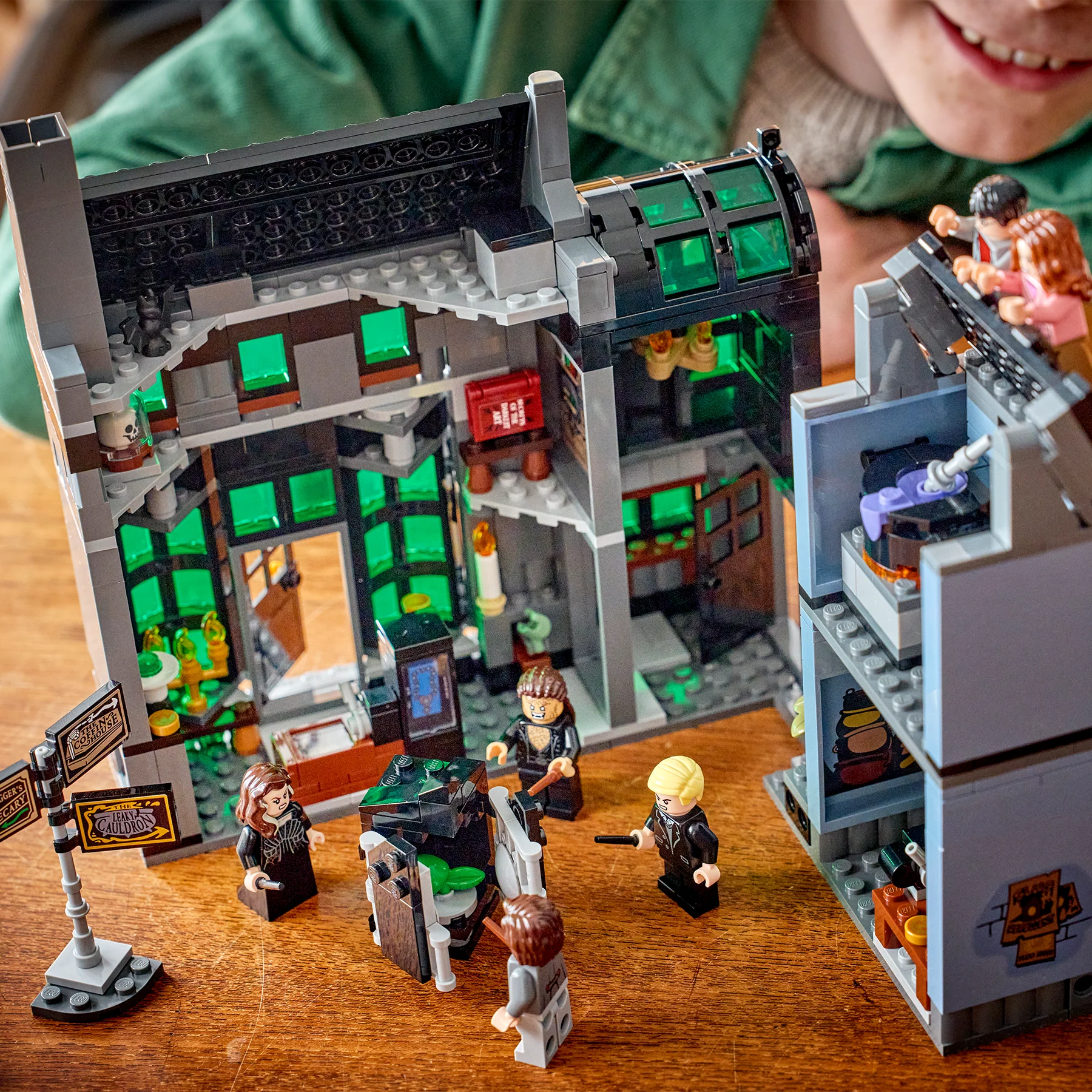 Knockturn Alley Wizarding Shops LEGO - Image 5
